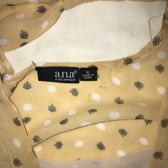 Pastel yellow business casual blouse - Picture 3 of 3